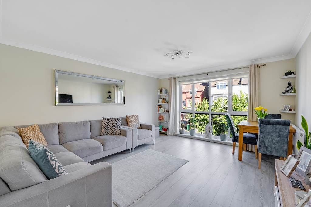 Property photo 2 of 15 02-2012Ap-86230-Mck-Flat 5 Coombe Road-1-Small