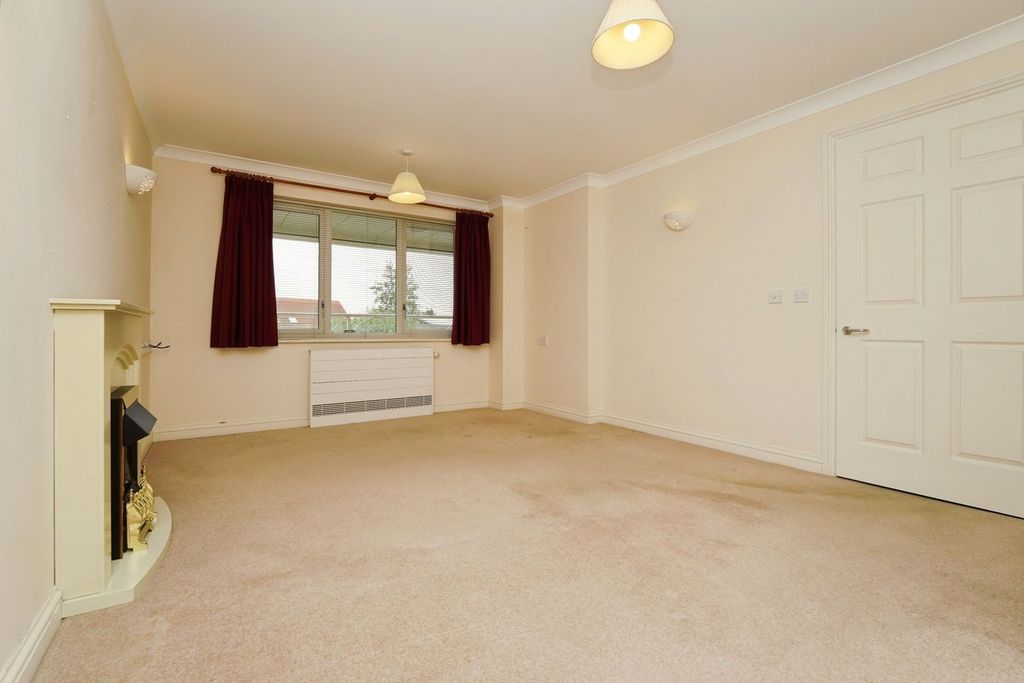 Property photo 3 of 12