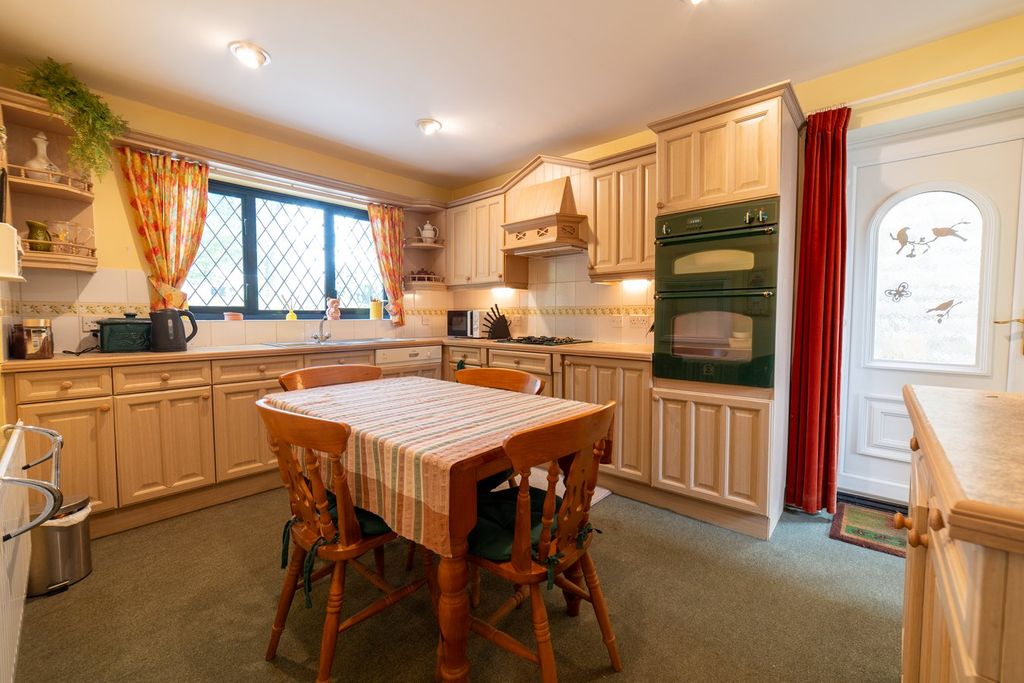 Property photo 3 of 21