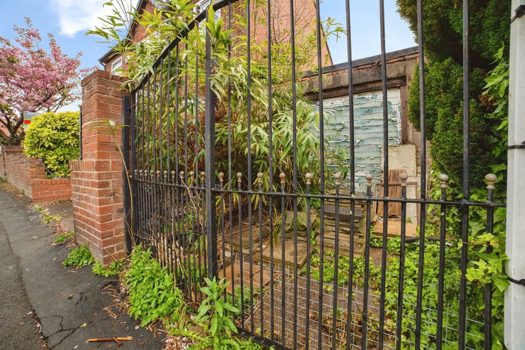 Property photo 2 of 23