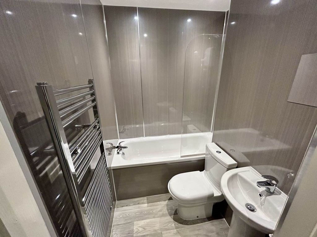 Property photo 3 of 8 Bathroom