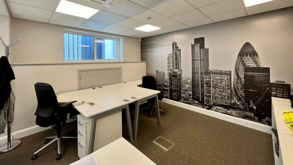 Property photo 2 of 4 Circuit Centre 23 Wide.Jpg