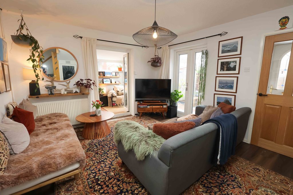 Property photo 2 of 10 Sitting Room