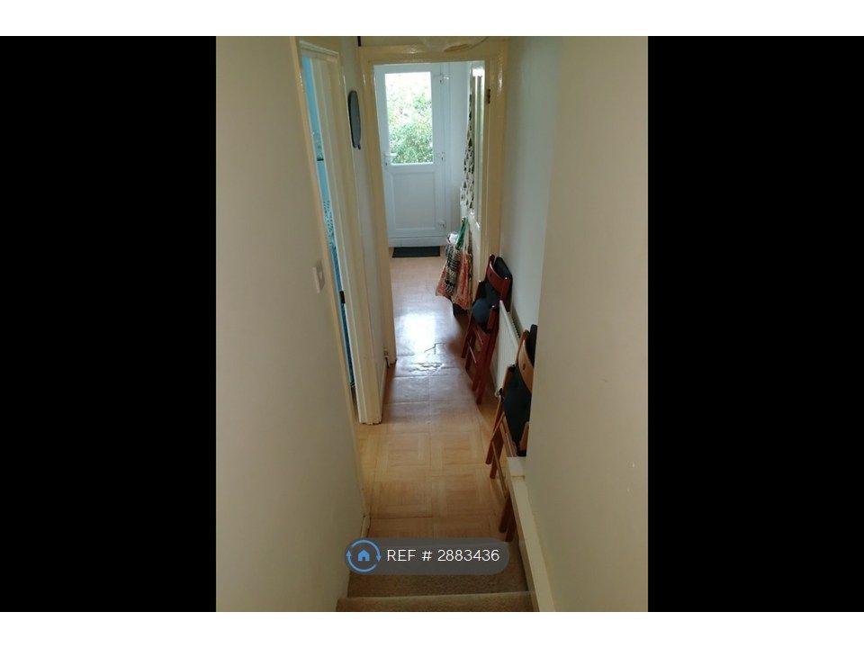 Property photo 3 of 18 Hall