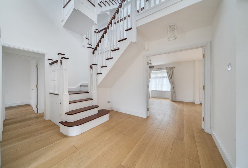 Property photo 3 of 24 1459388-16-6A02Fb...