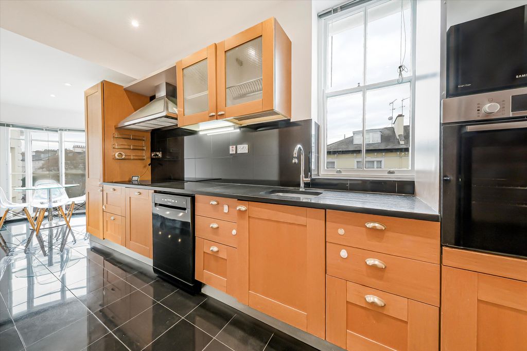 Property photo 2 of 28 Image