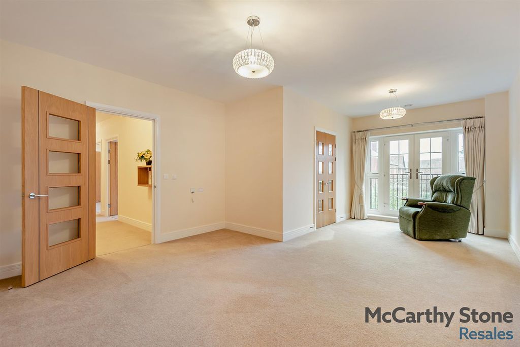 Property photo 2 of 32 8673961-Interior03-800.Jpg