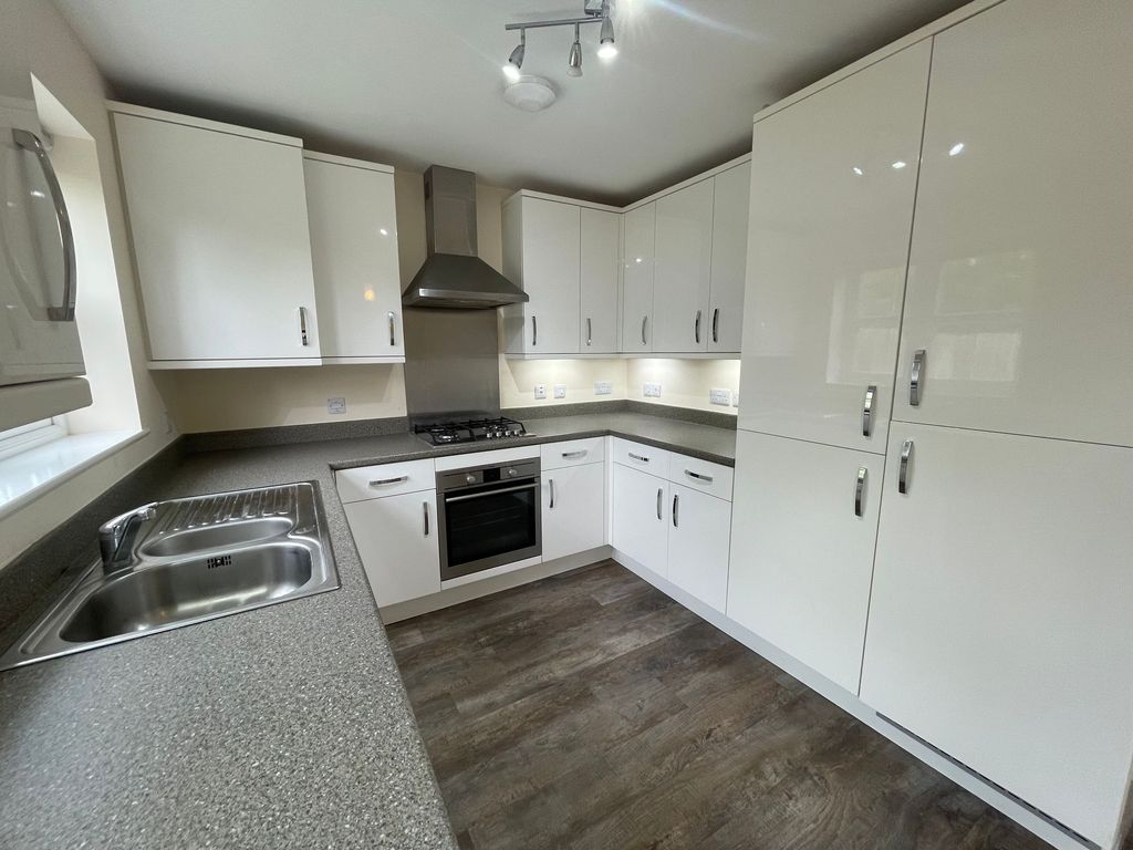Property photo 3 of 16 Kitchen Diner