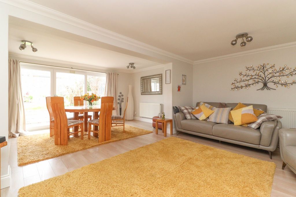 Property photo 3 of 16 Picture 3