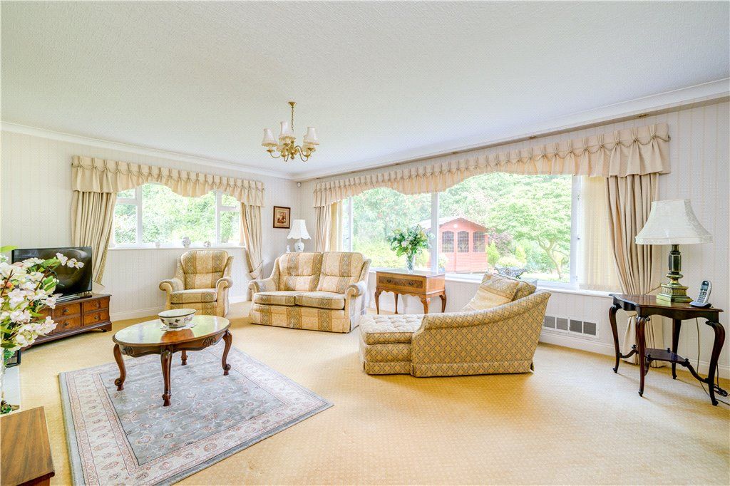 Property photo 3 of 17 Sitting Room