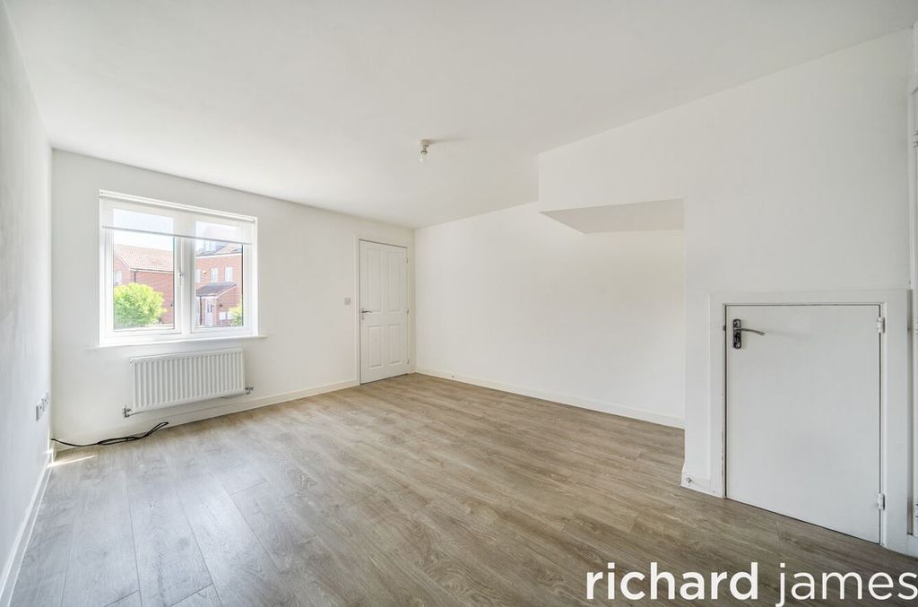 Property photo 2 of 12 A68854244163436Abea0Fadfb7196Ff7