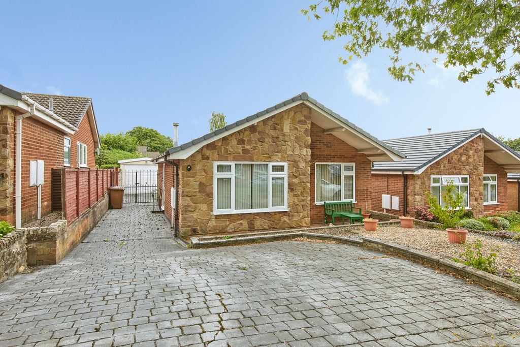 Property photo 1 of 12 Detached Bungalow