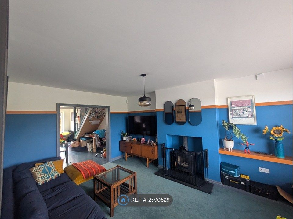 Property photo 3 of 20 Living Room