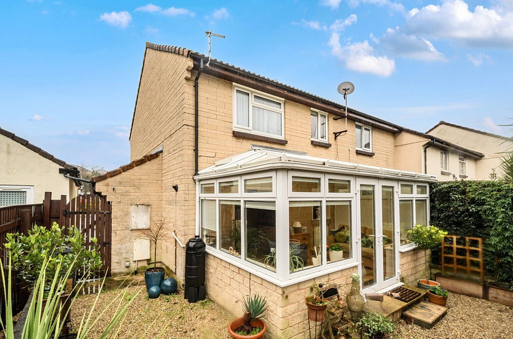 Property photo 1 of 16 1 - 1387664-5-693Fea5...