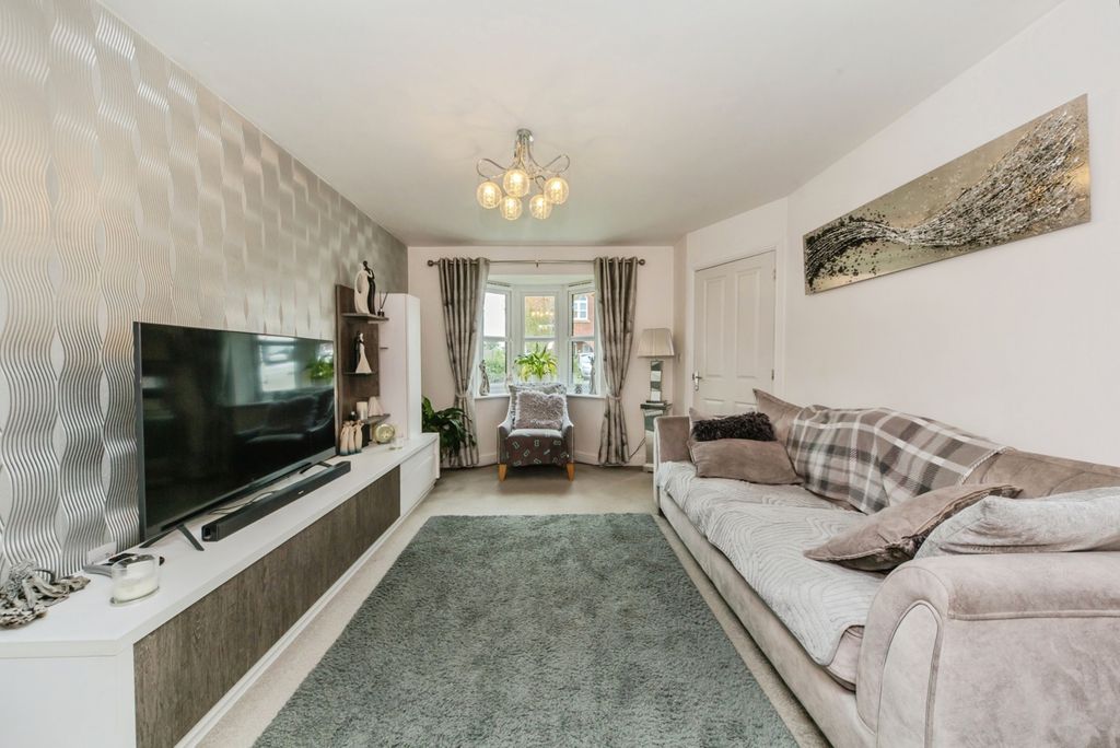 Property photo 3 of 17 Photo