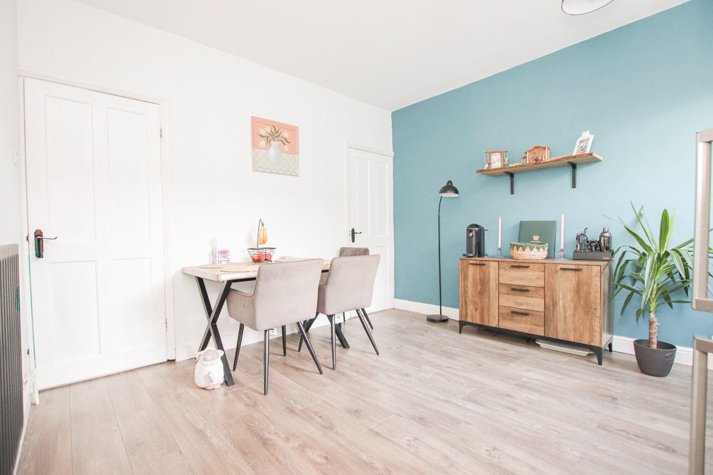 Property photo 2 of 19 4949382