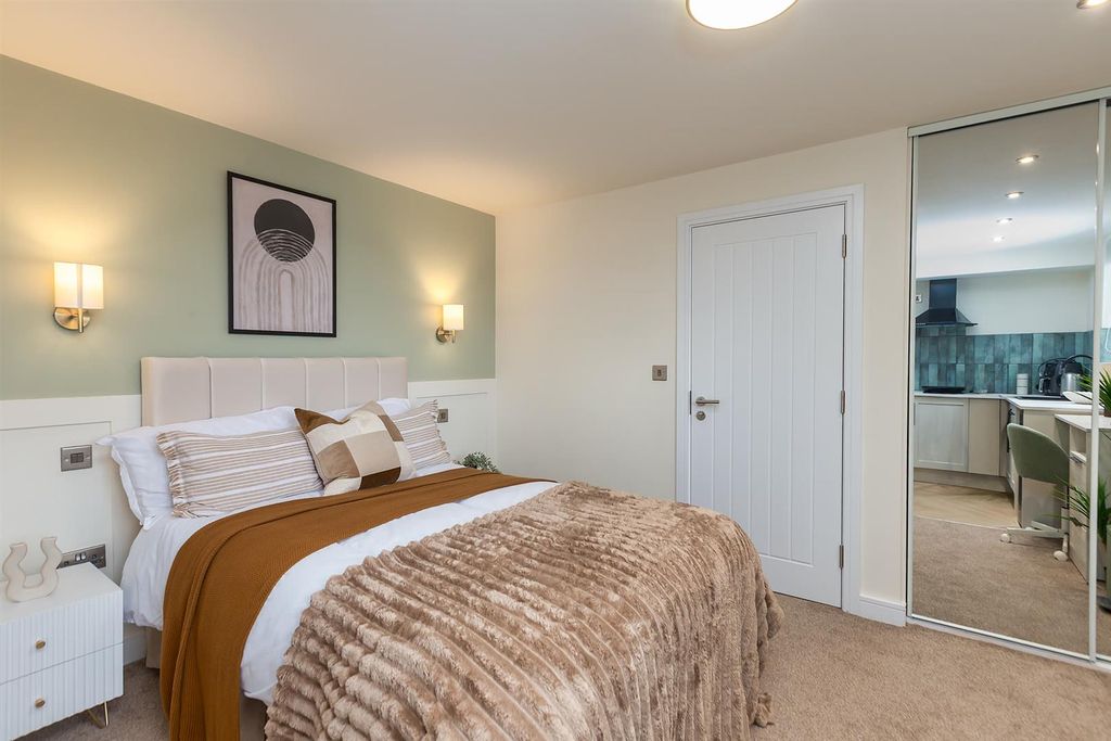 Property photo 1 of 13 Bed 4 03.Jpg