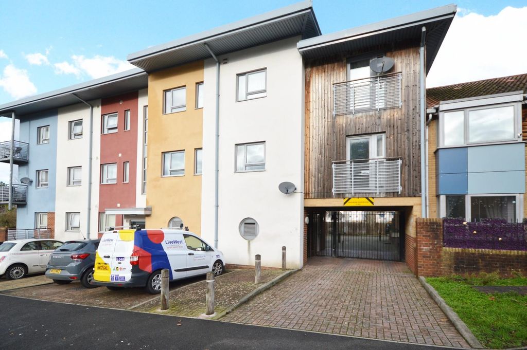 Property photo 1 of 11