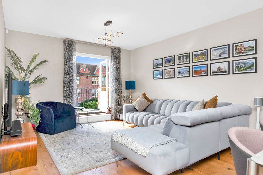 Property photo 1 of 31