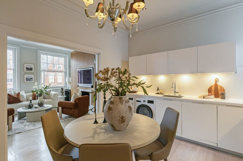 Property photo 2 of 17 Open-Plan Living