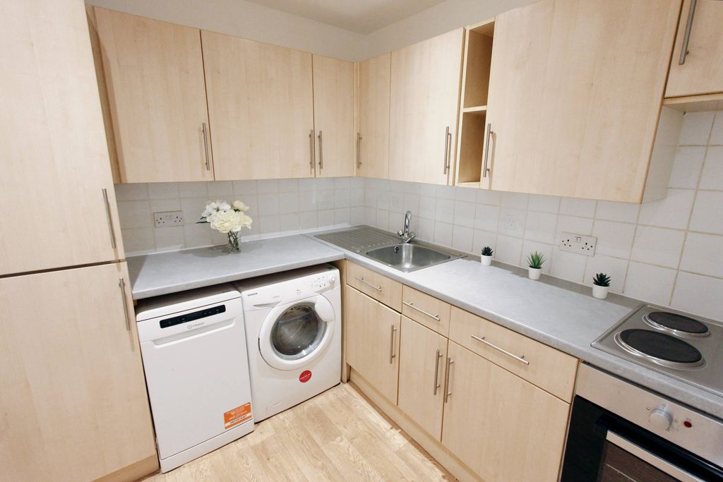 Property photo 3 of 6 Kitchen