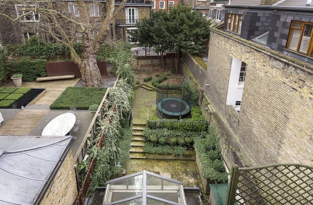 Property photo 2 of 10 Garden