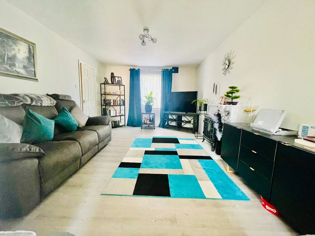 Property photo 3 of 13