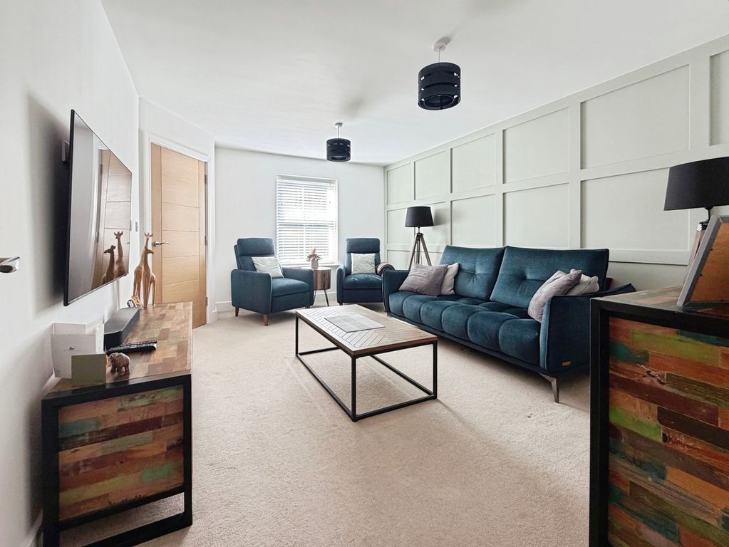 Property photo 3 of 17 Pbox-Img.Jpg