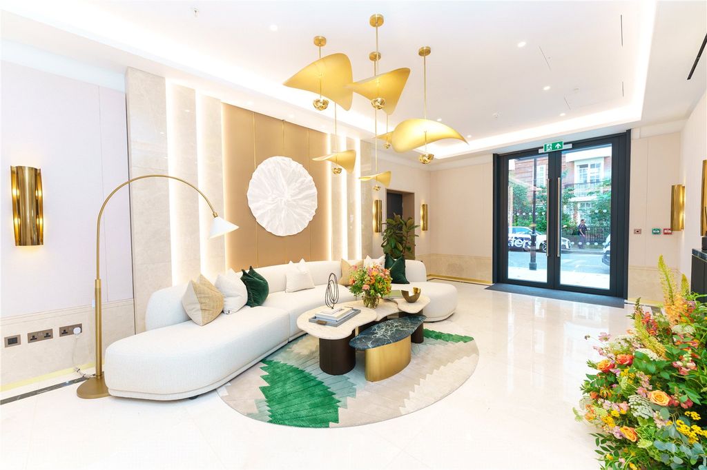 Property photo 1 of 11 Resident's Lobby