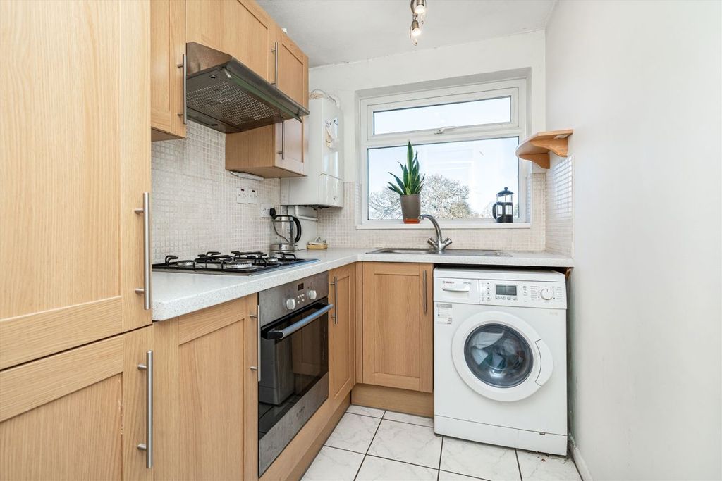 Property photo 2 of 6