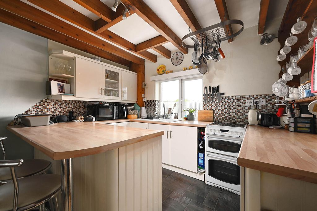 Property photo 3 of 16 Kitchen