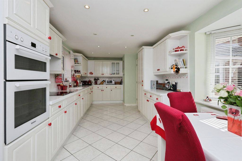 Property photo 3 of 18