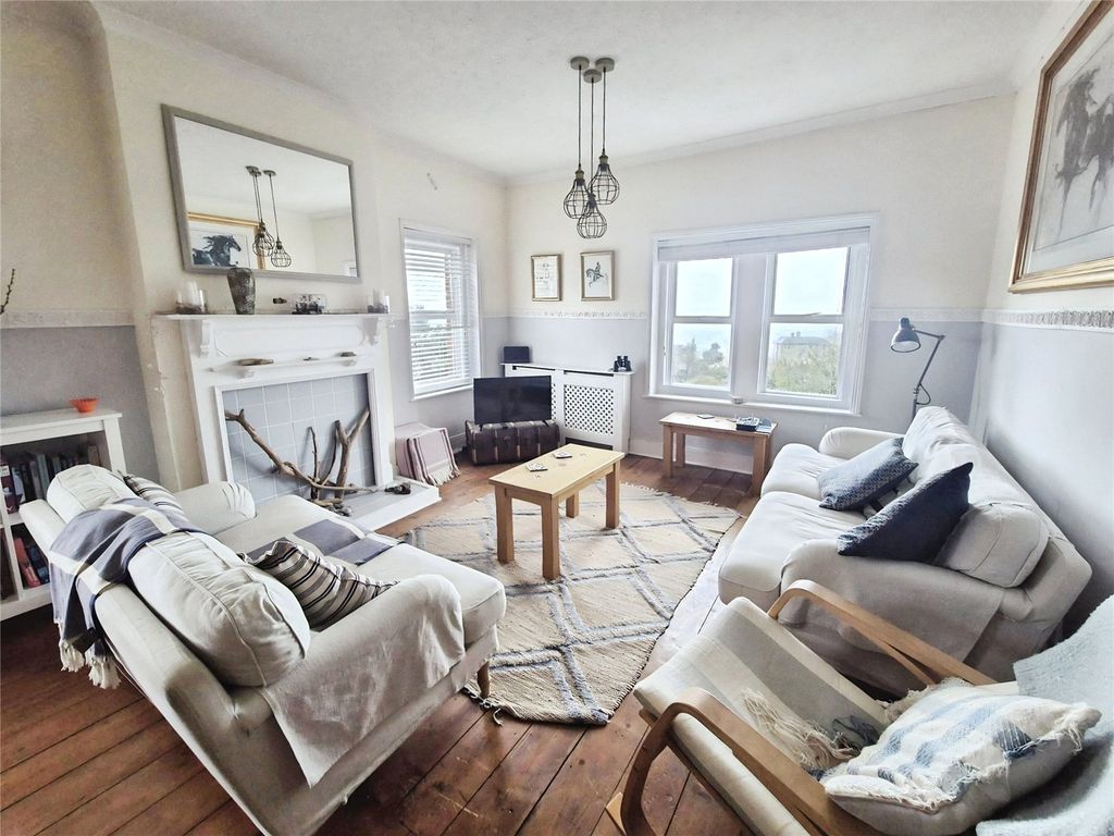 Property photo 2 of 17 Picture No. 14