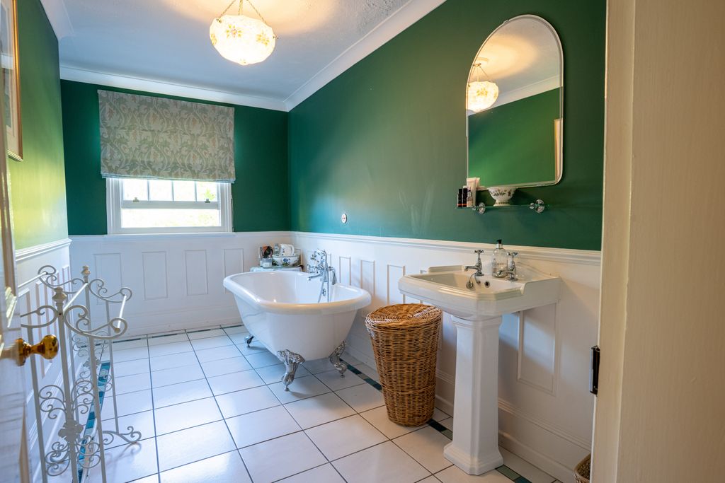 Additional image 16 of 6 bed detached house to rentComberton Road DY10