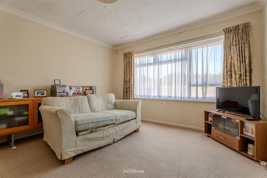 Property photo 3 of 7 Meadow Court-3.Jpg
