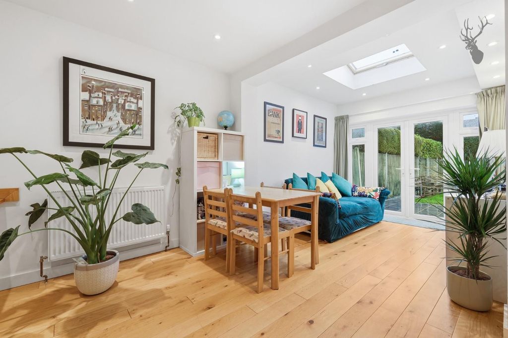 Property photo 2 of 26