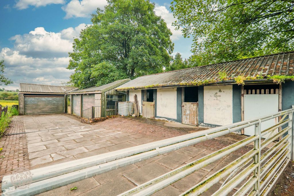 Property photo 3 of 49