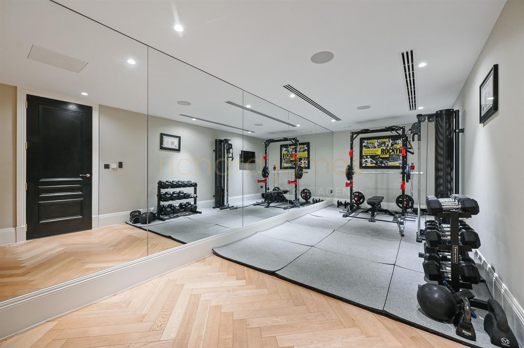 Additional image 22 of 3 bed flat to rentElizabeth Grove, Bushey Heath WD23