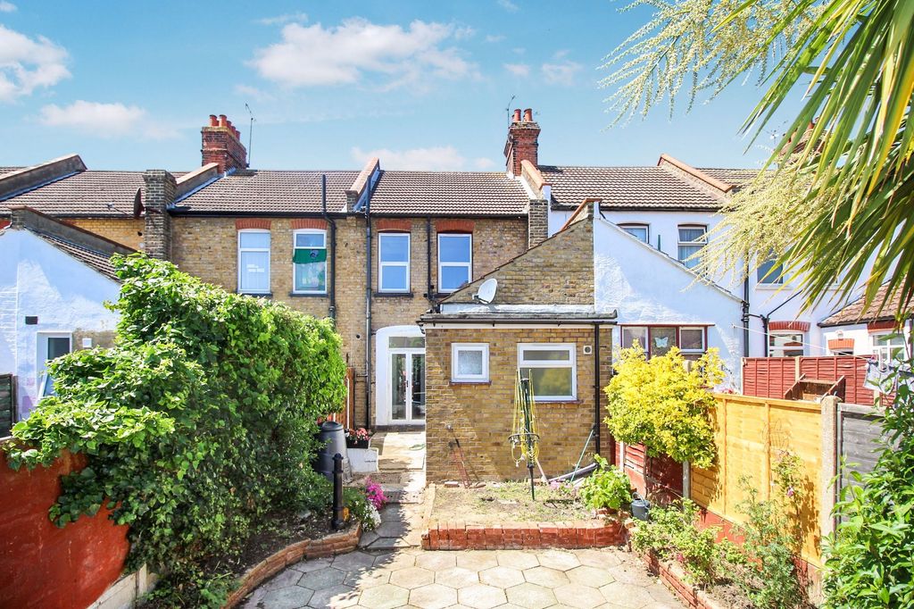 Property photo 3 of 17