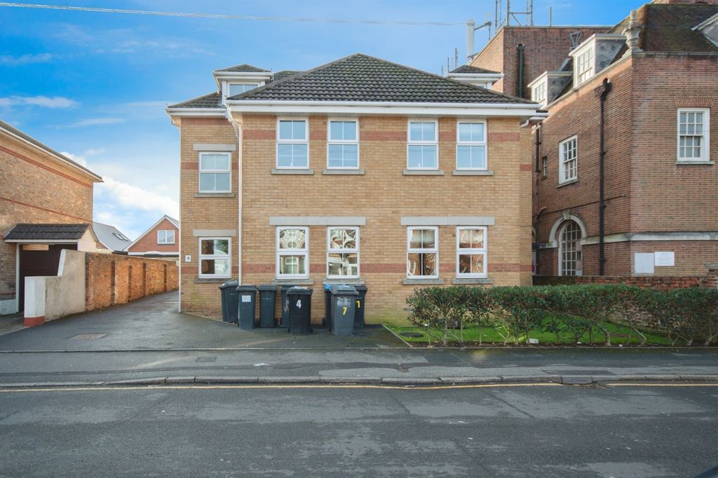 Property photo 2 of 16