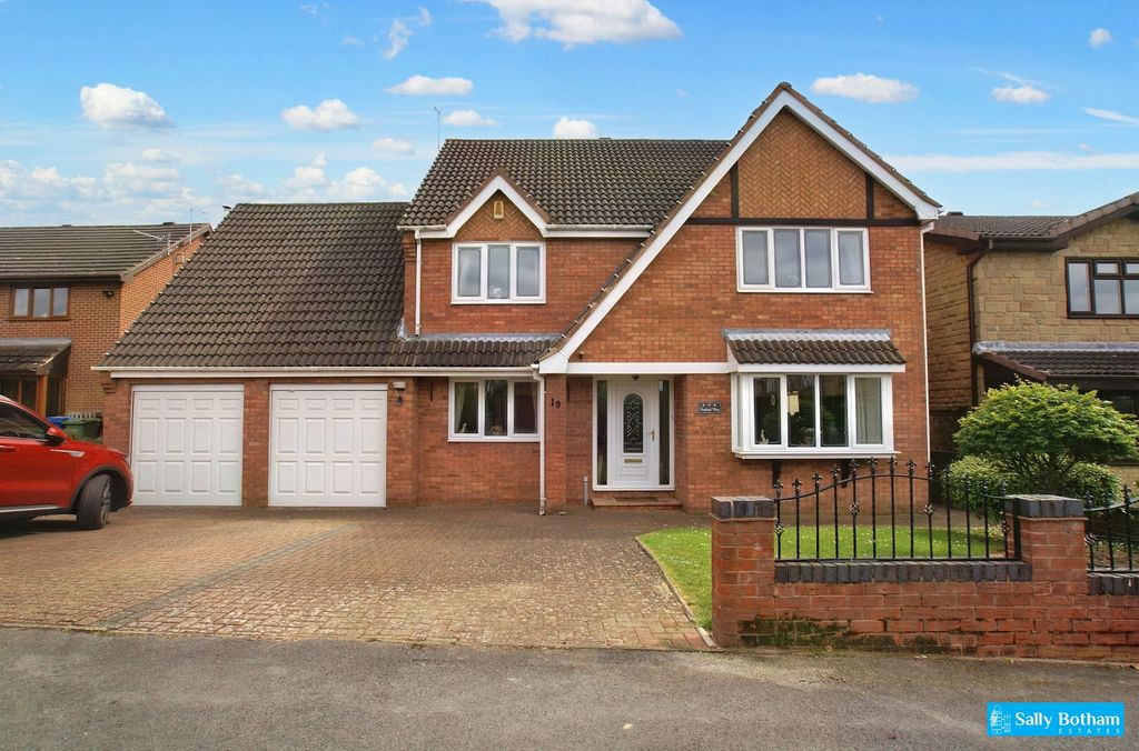 Property photo 1 of 27