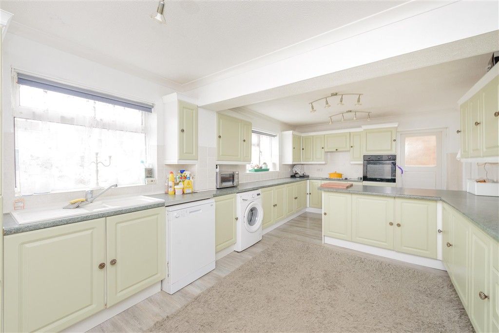 Property photo 2 of 18 Kitchen
