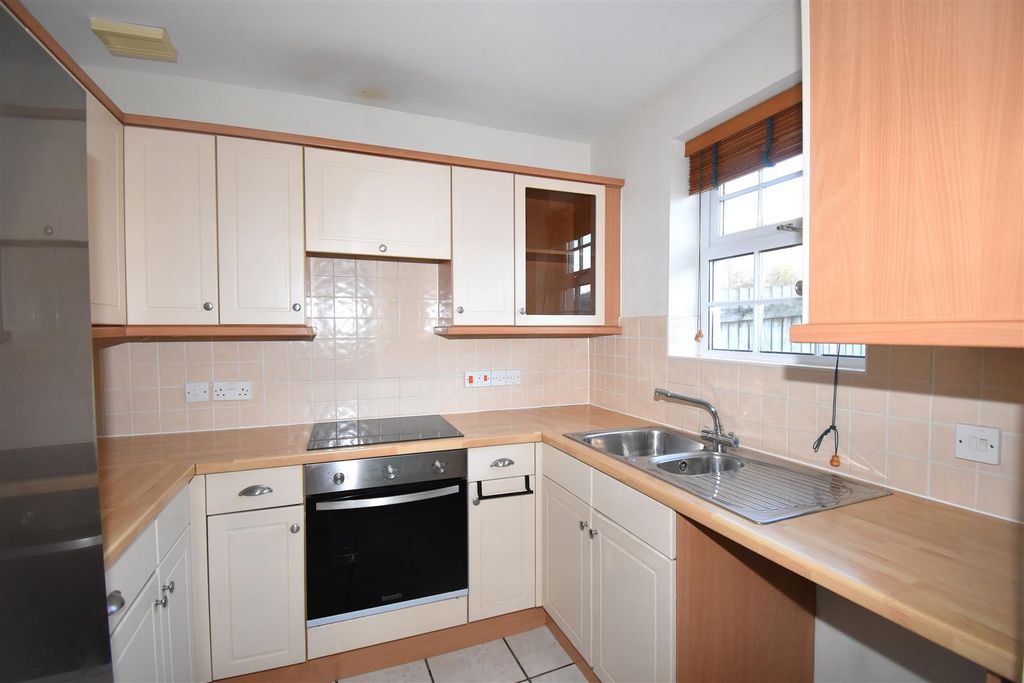 Property photo 3 of 11 Kitchen.Jpg