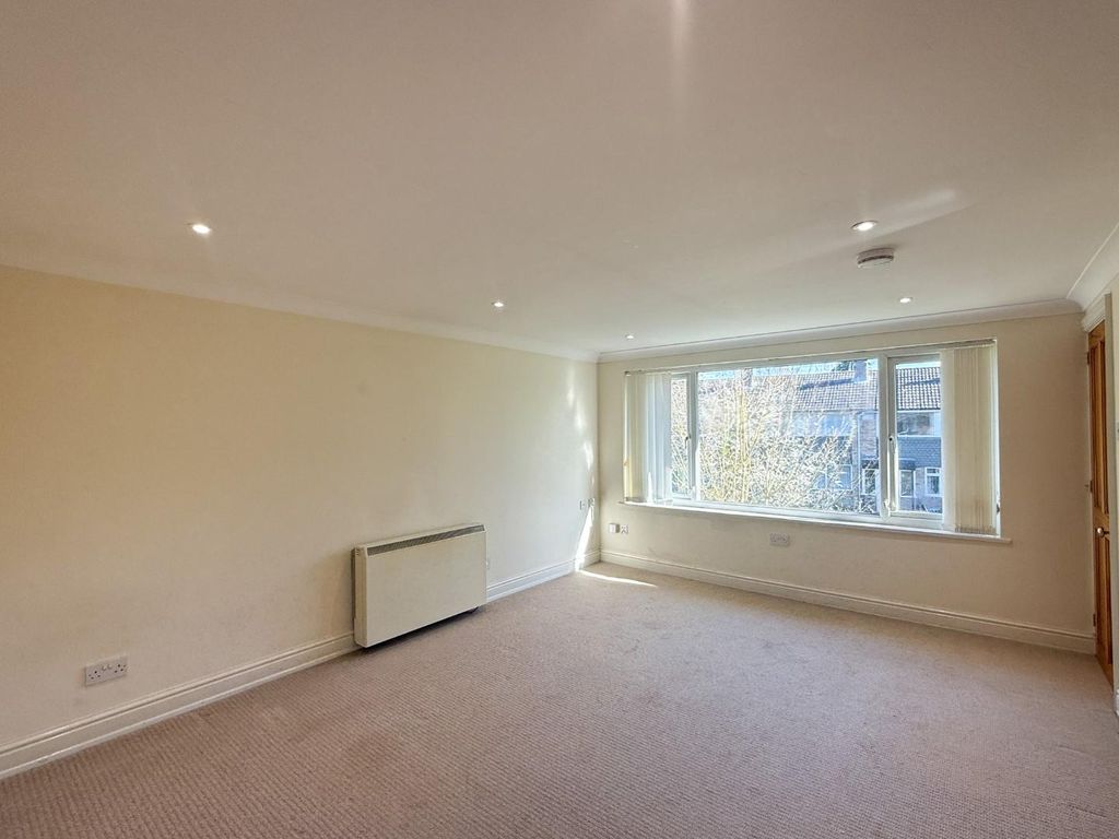 Property photo 3 of 20 Living Room