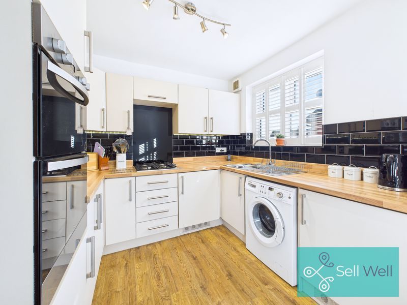 Property photo 3 of 17 Kitchen