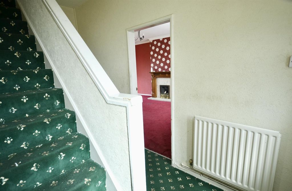 Property photo 3 of 25 Entrance Hall