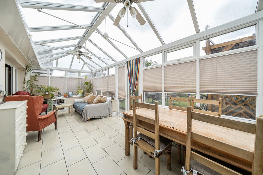 Property photo 3 of 15 1464967-10-6A0F21...