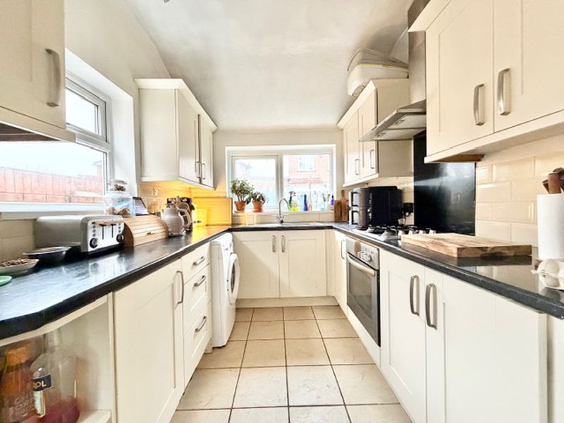 Property photo 2 of 18 Kitchen