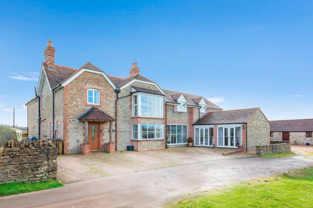 Property photo 1 of 24