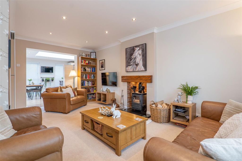 Property photo 2 of 27 Lounge